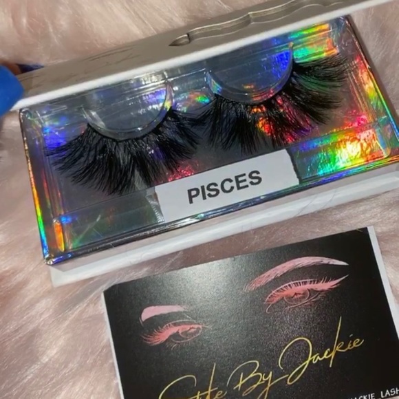 Lashes - Picture 4 of 11